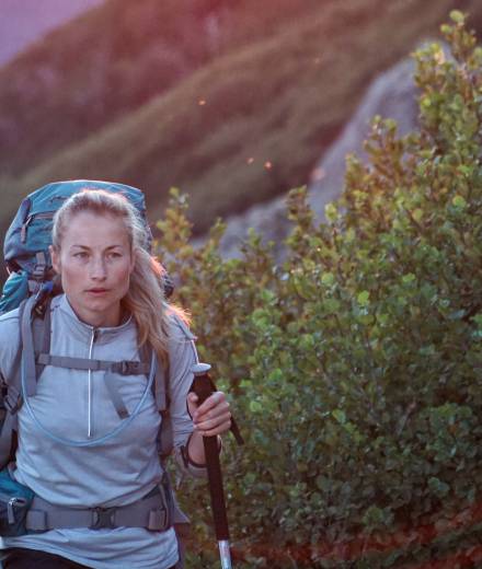 Frau beim Wandern