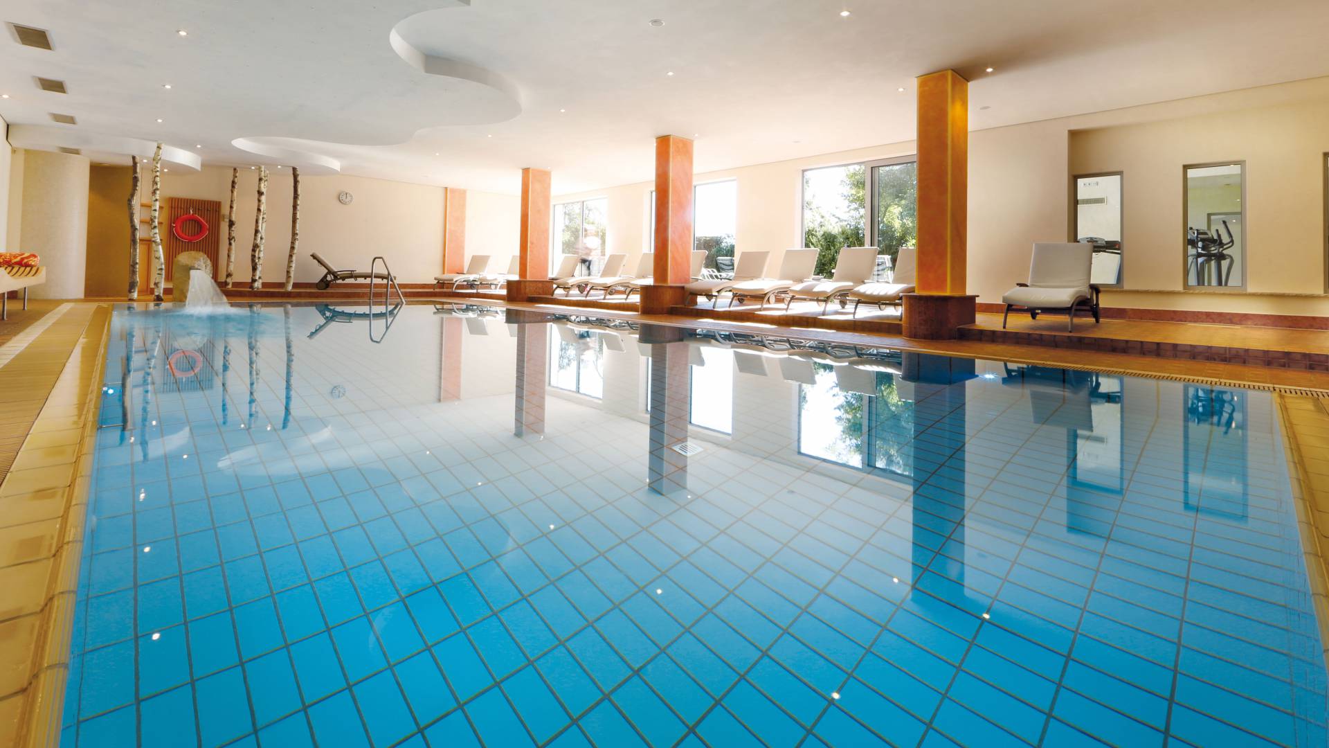 Schwimmbad im Wellnesshotel Grüner Wald im Schwarzwald